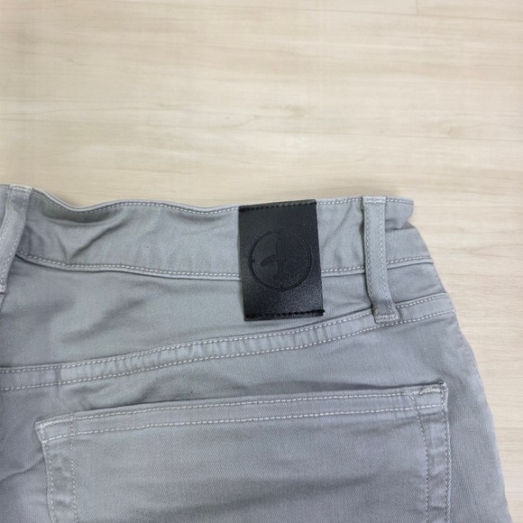 Aviator - Picture 9 of 11